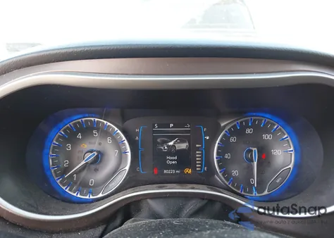 2017 Chrysler Pacifica Touring-L z USA, uszkodzony, nr VIN 2C4RC1BG4HR743793